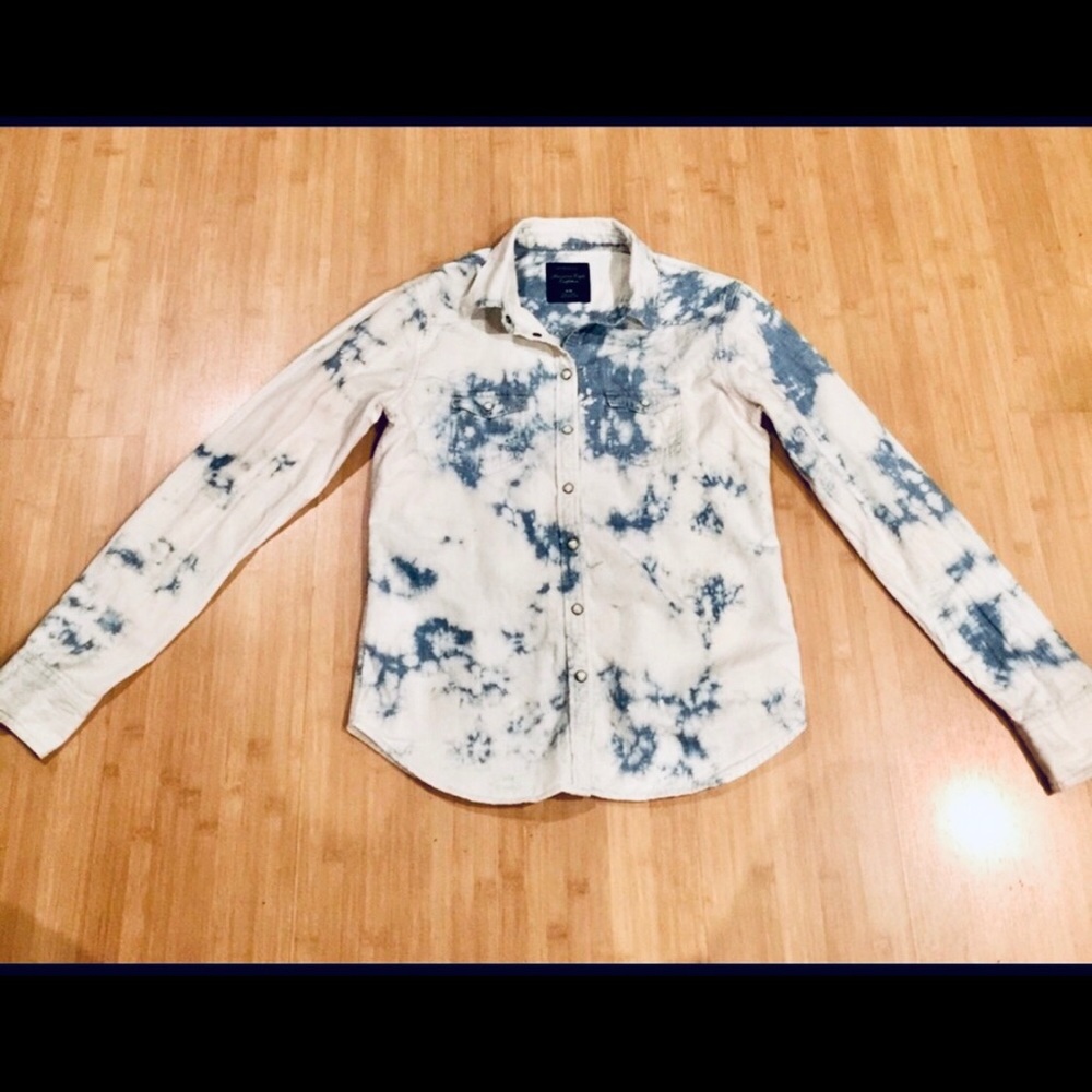 American Eagle Acid wash chambray shirt or jacket/